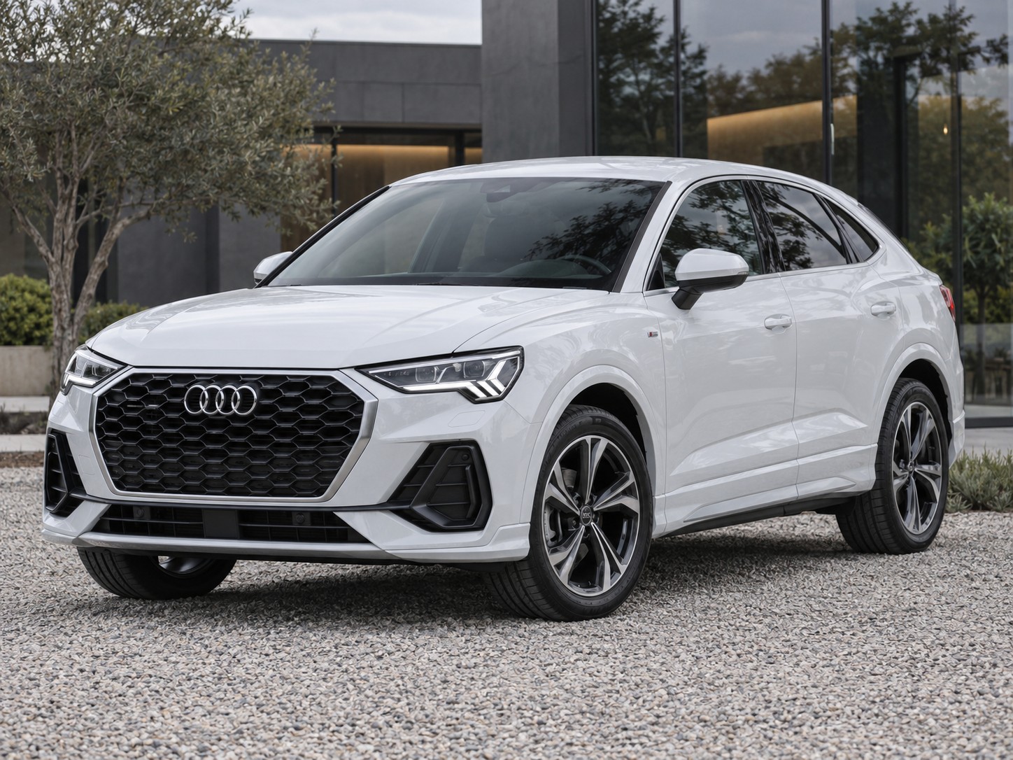 アウディ Q3スポーツバック 35 TFSI S line